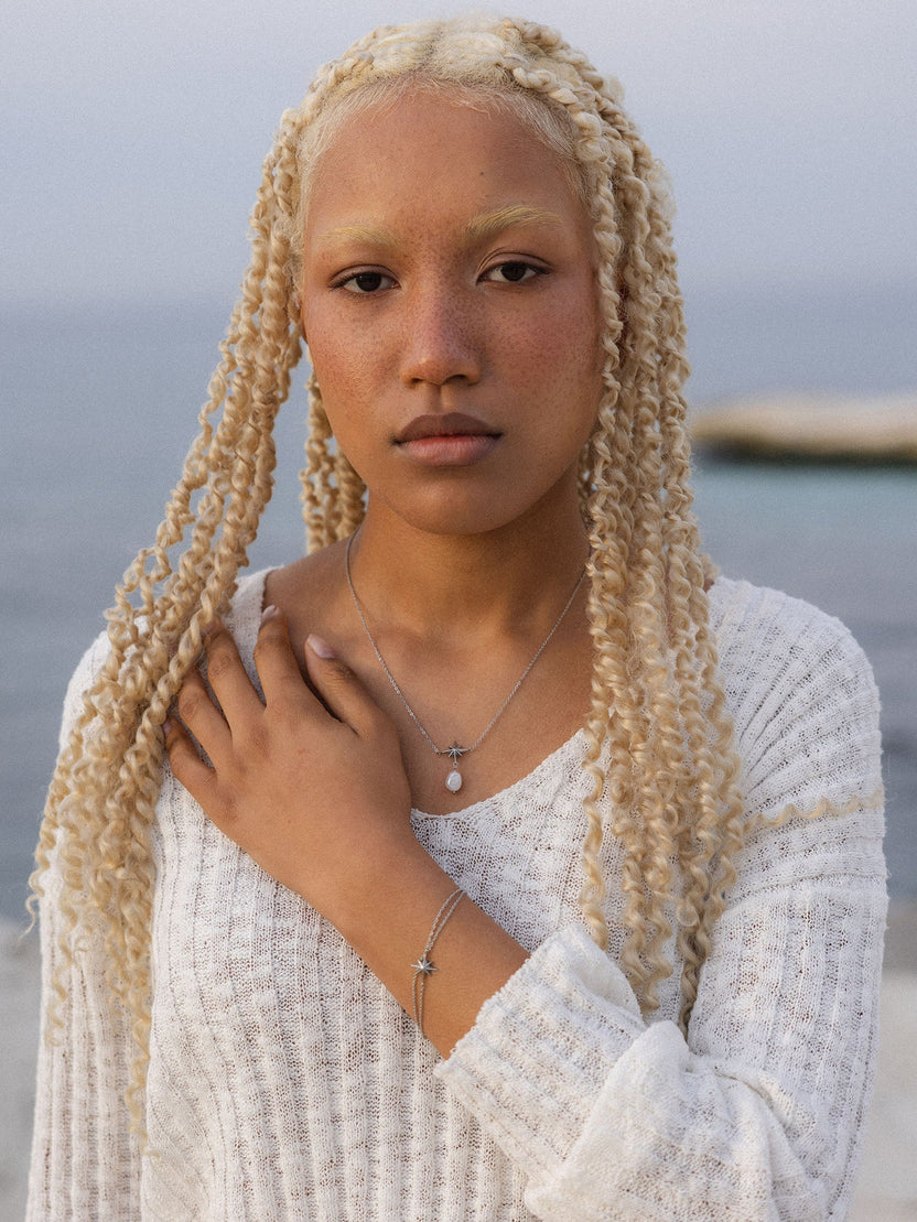 {"color":"Silver"}