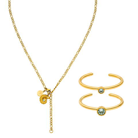 Goldene Kette mit Muschel-Anhänger und zwei Armreifen von PURELEI, elegant und feminin.