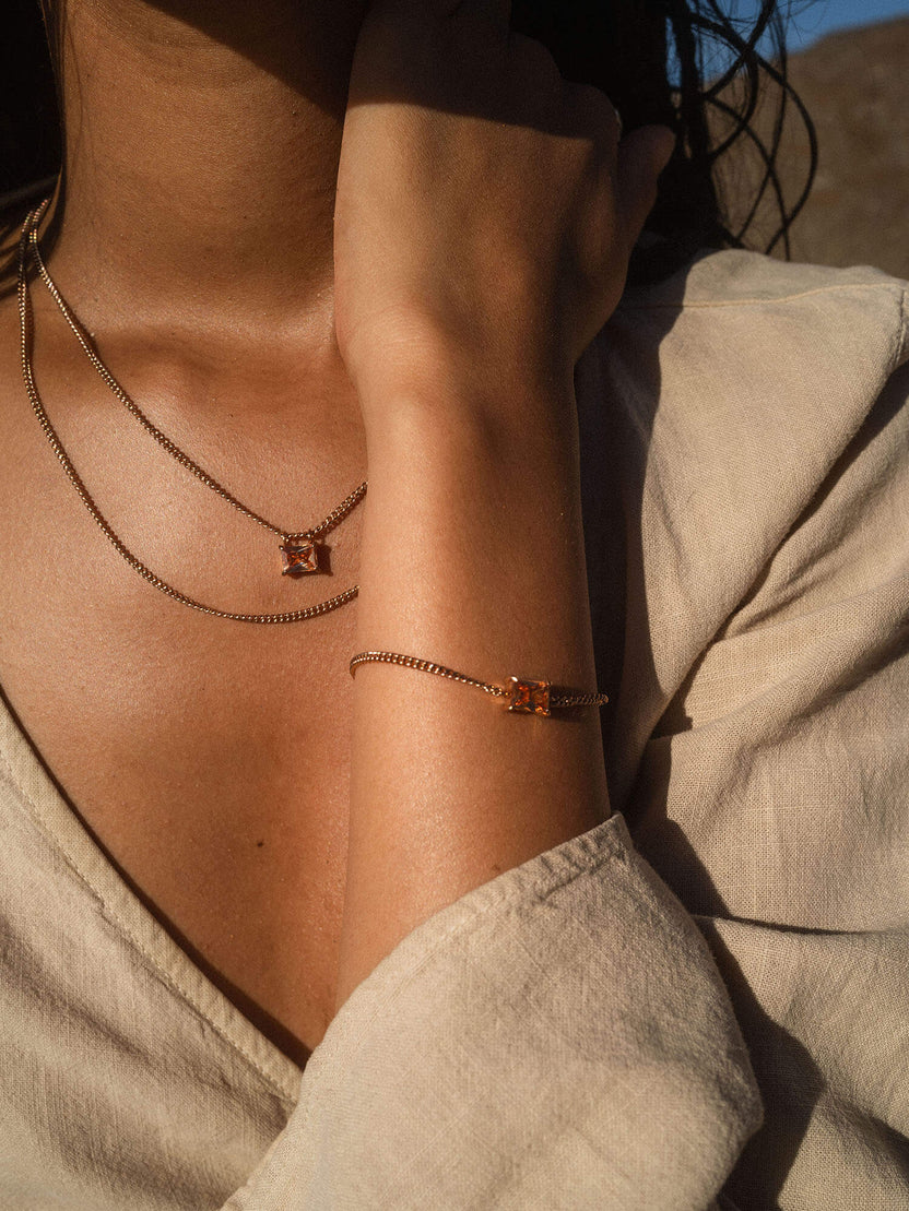 {"color":"Rosegold"}