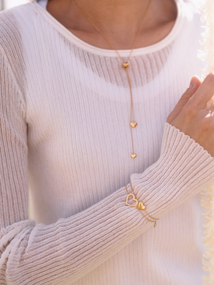 {"color":"Gold"}