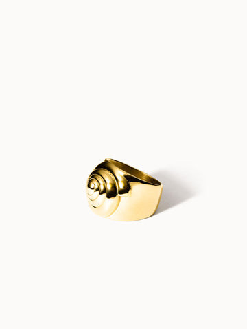 {"color":"Gold", "type":"lead_image"}