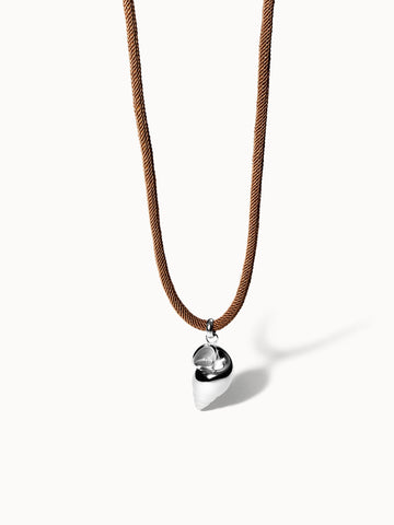 {"color":"Silver", "type":"lead_image"}