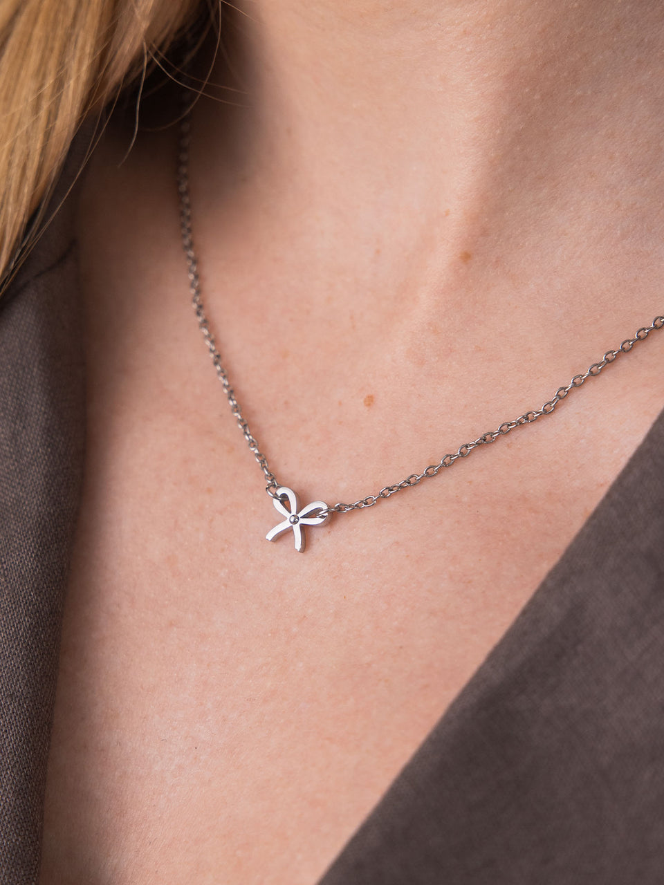 Bow Necklace
