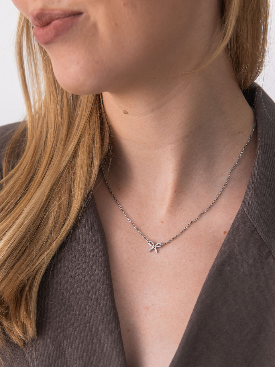 Bow Necklace