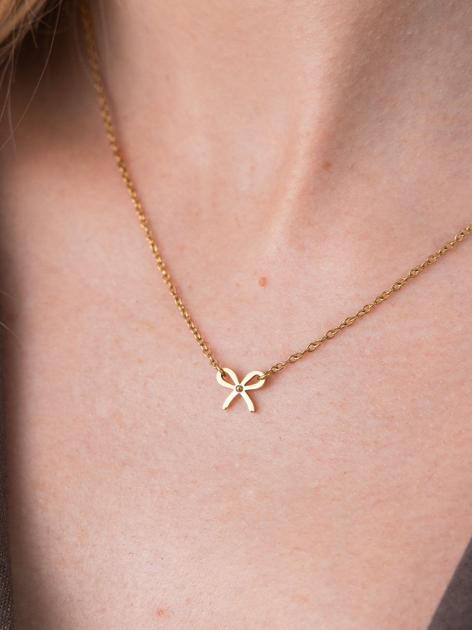 Bow Necklace