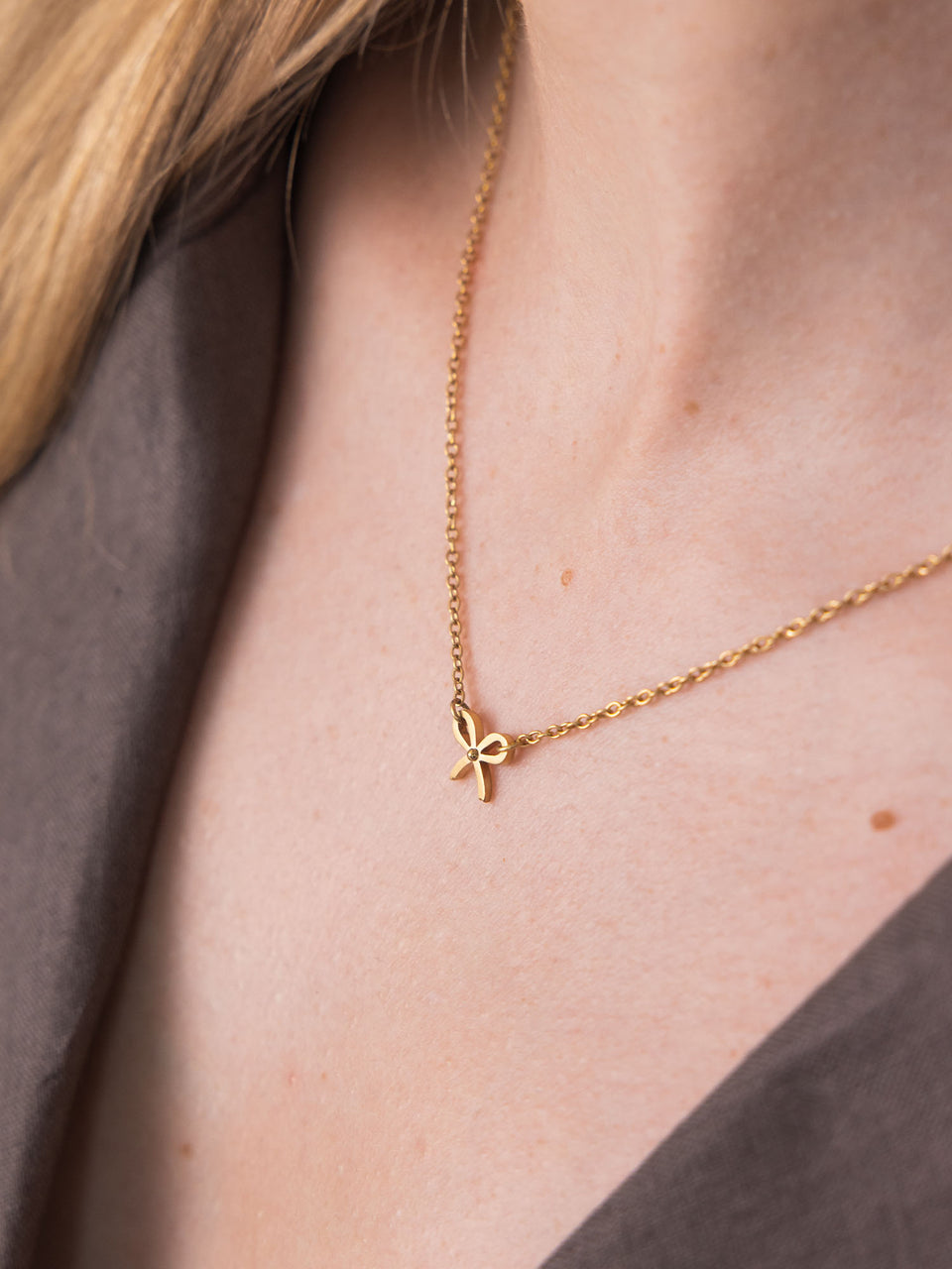 Bow Necklace