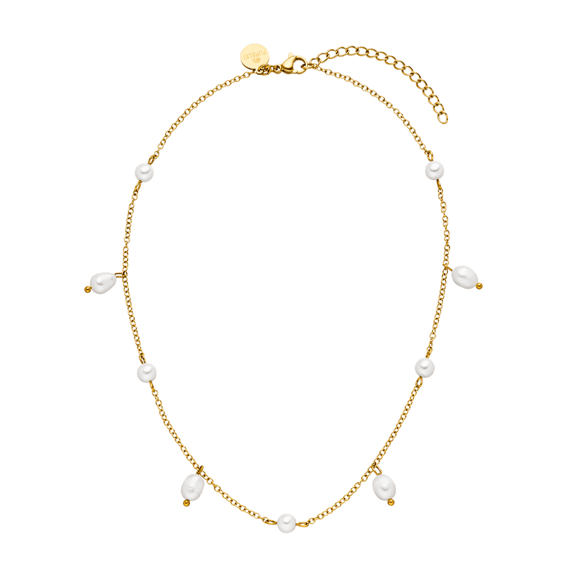 Goldene Kette mit weißen Perlen, elegant und feminin, von PURELEI.