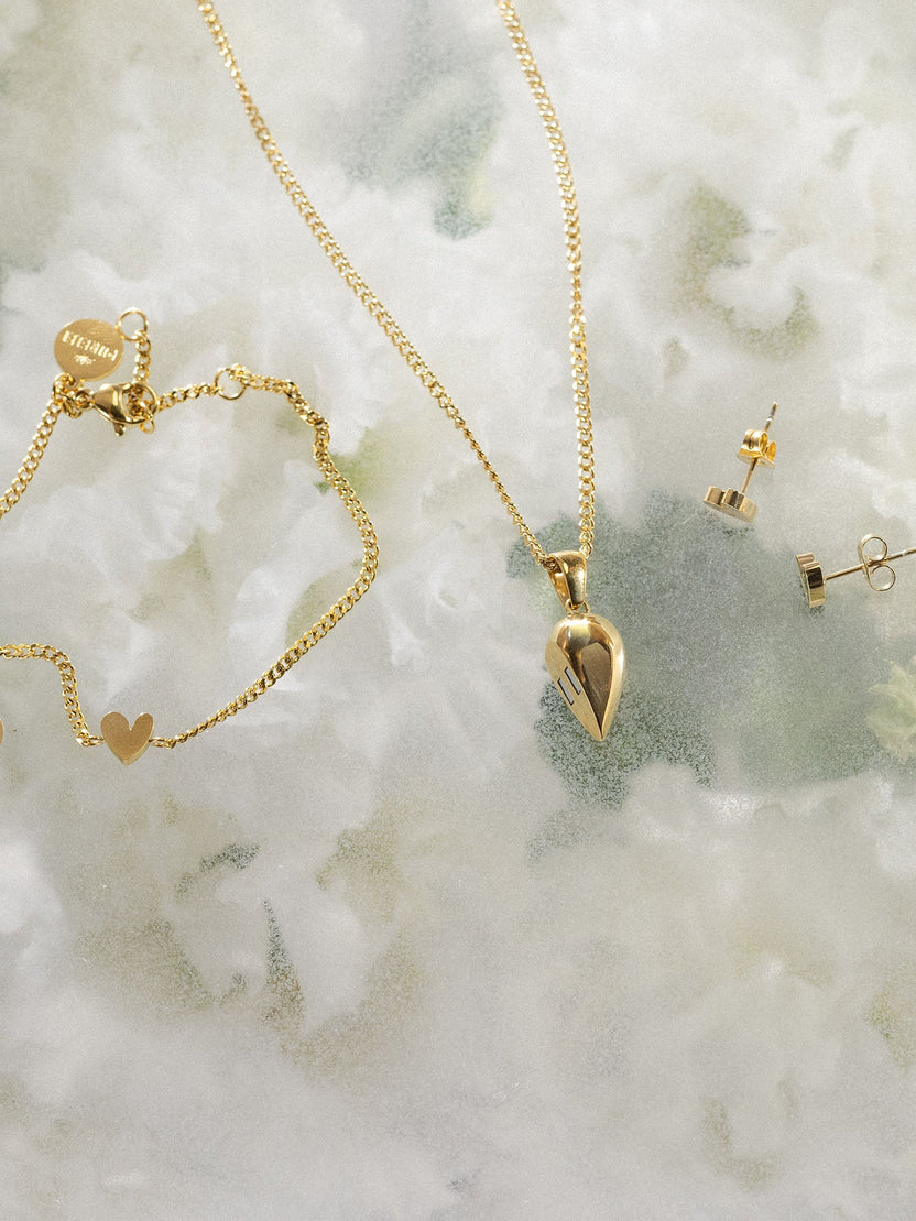 {"color":"Gold"}