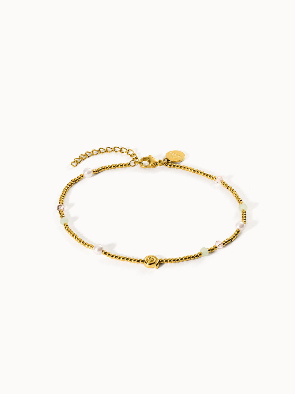 Goldenes Armband mit Perlen und bunten Akzenten von PURELEI, elegant und feminin.