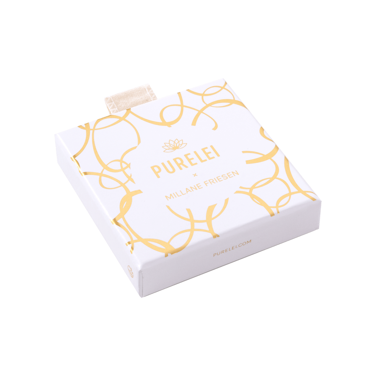 Weiße Schmuckverpackung von PURELEI x Millane mit goldfarbenem Muster, elegant und feminin gestaltet.