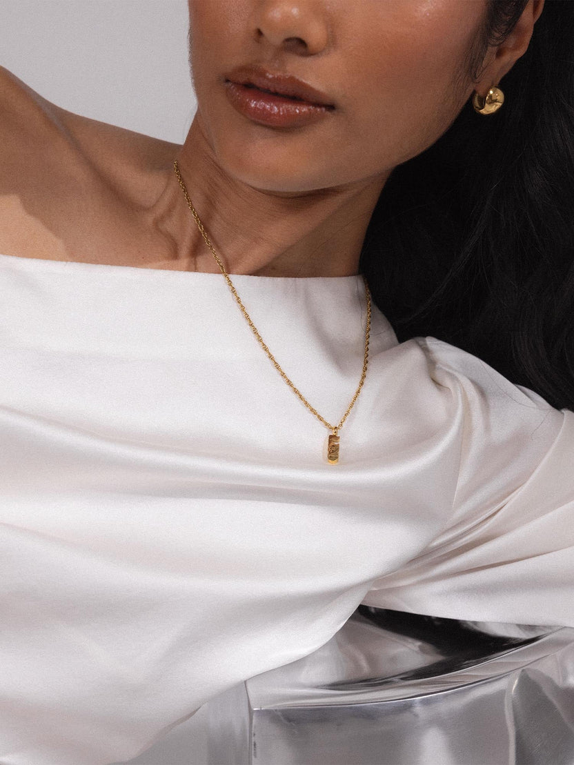 {"color":"Gold"}