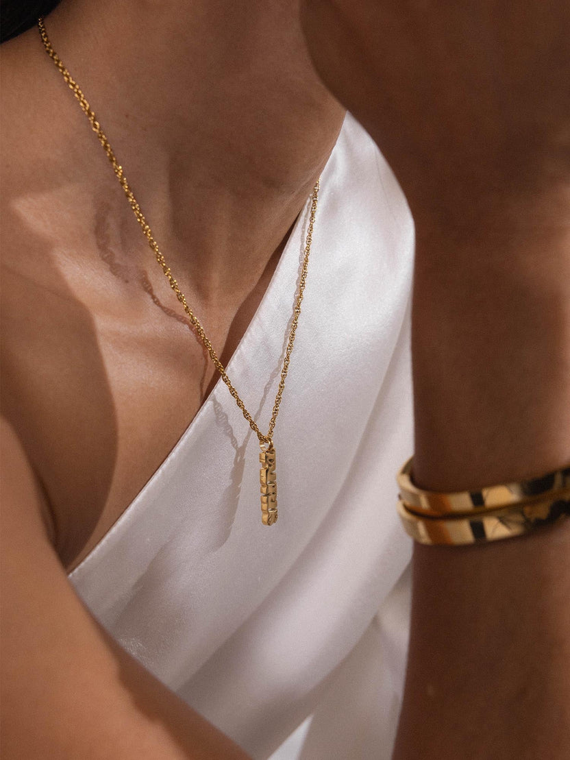 {"color":"Gold"}