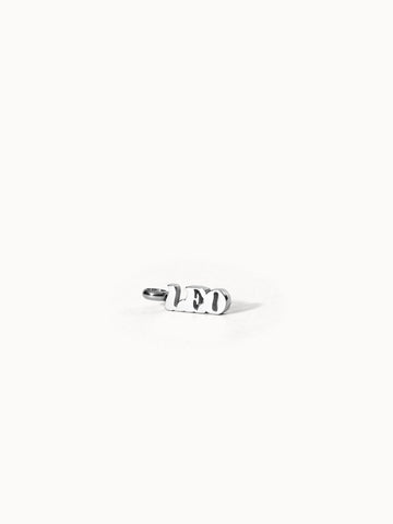 {"color":"Silver", "type":"lead_image"}