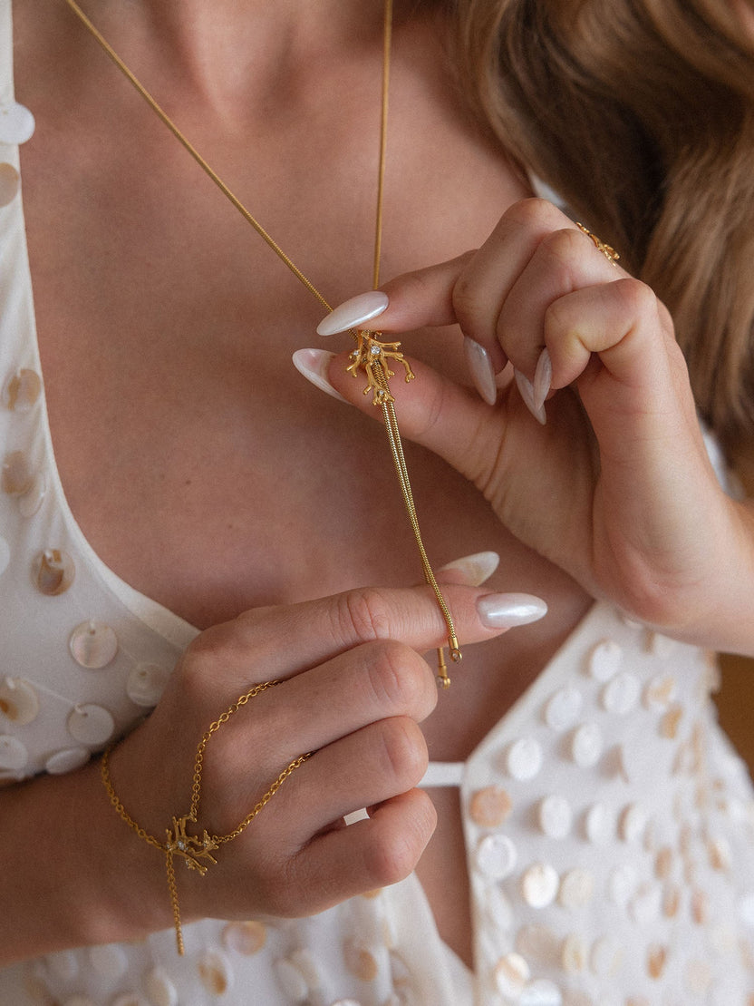 {"color":"Gold"}