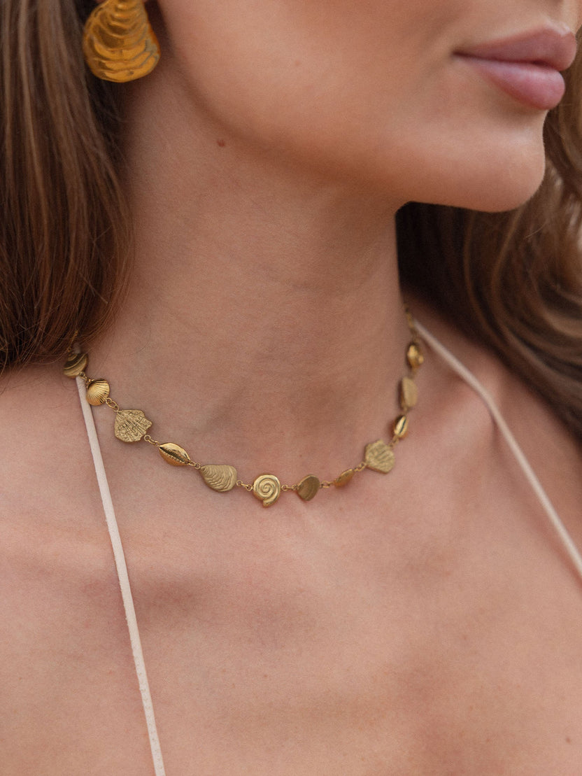 {"color":"Gold"}