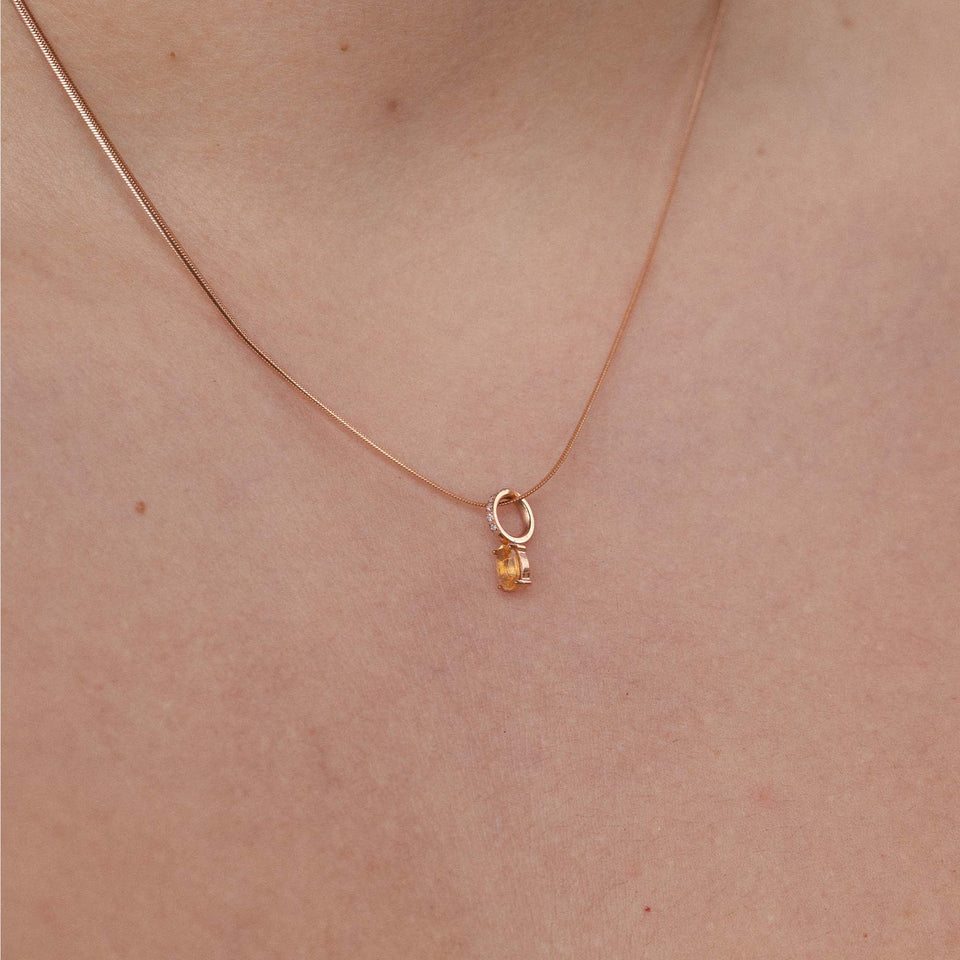 Roségoldene Kette mit zartem Anhänger, elegant und feminin, von PURELEI.