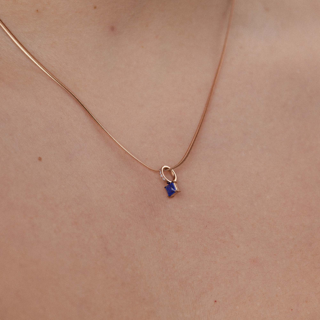 Roségoldene Kette mit Anhänger, elegant und feminin, von PURELEI.