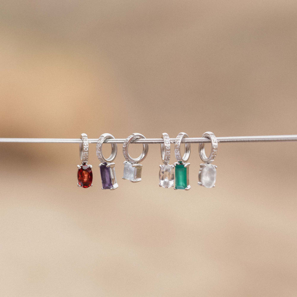 Silberne Ohrringe mit funkelnden Steinen, PURELEI, elegant und feminin.