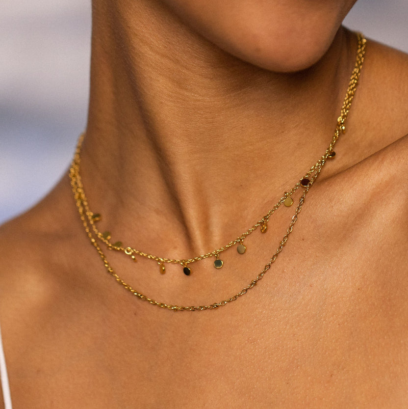 {"color":"Gold"}