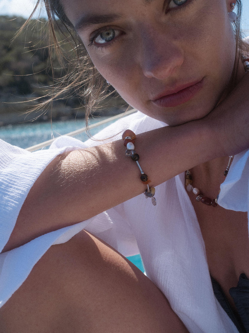 {"color":"Silver"}
