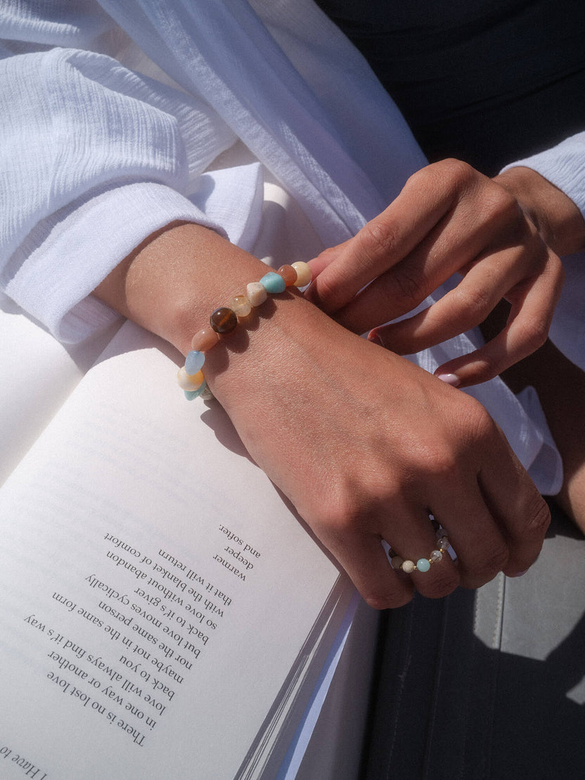 {"color":"Gold"}