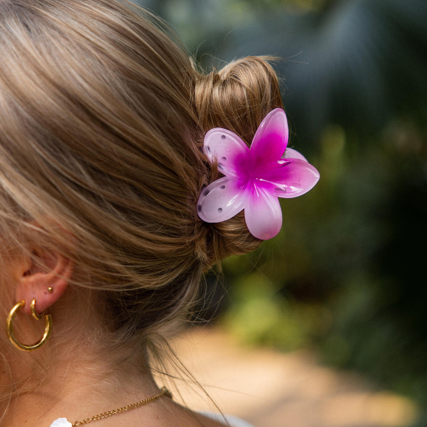 Transparente Haarblume in Pink, elegant und verspielt, von PURELEI.