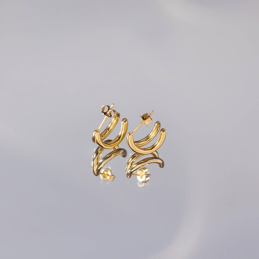 PURELEI Airflow Ohrringe aus 18K vergoldetem Edelstahl, elegante Creolen mit fließender Form, clean & edel.