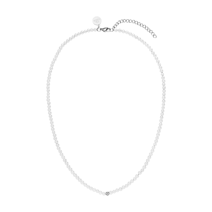 Weiße Perlenkette mit silbernem Verschluss von PURELEI, elegant und zeitlos.