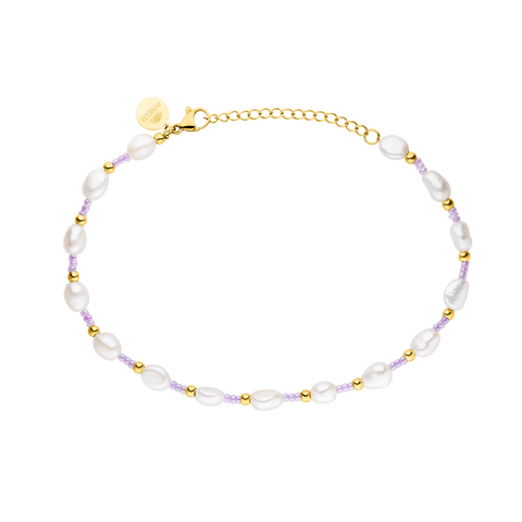 Nakala Fußkettchen von PURELEI mit Süßwasserperlen und pastellvioletten Glasperlen, goldfarben, elegant und feminin.