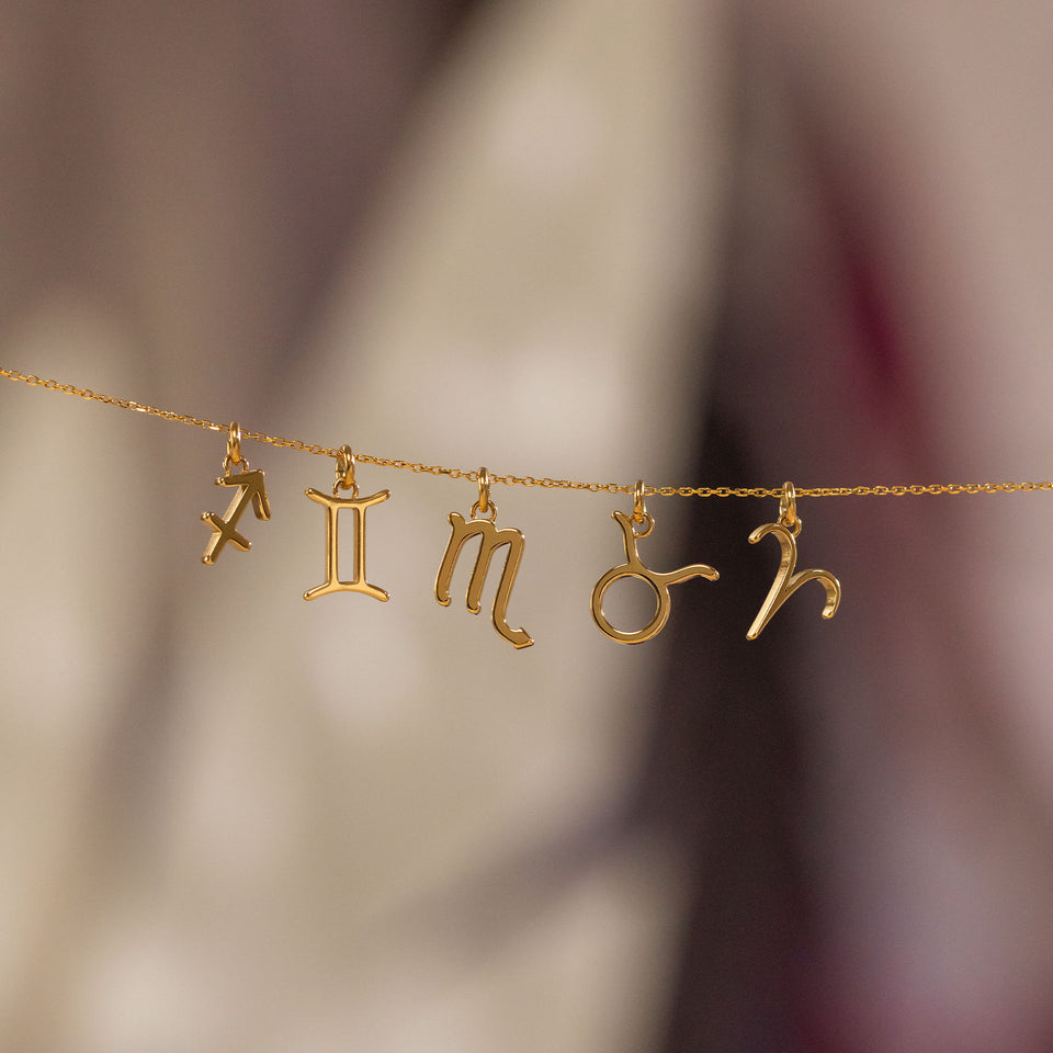 PURELEI Widder Zodiac Charm Gold, filigran, nickelfrei, elegant an dünner Kette, inspiriert von Island-Spirit.